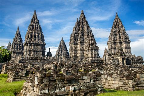  Prambanan 廟宇群，Java島上的宏偉印度教遺跡！